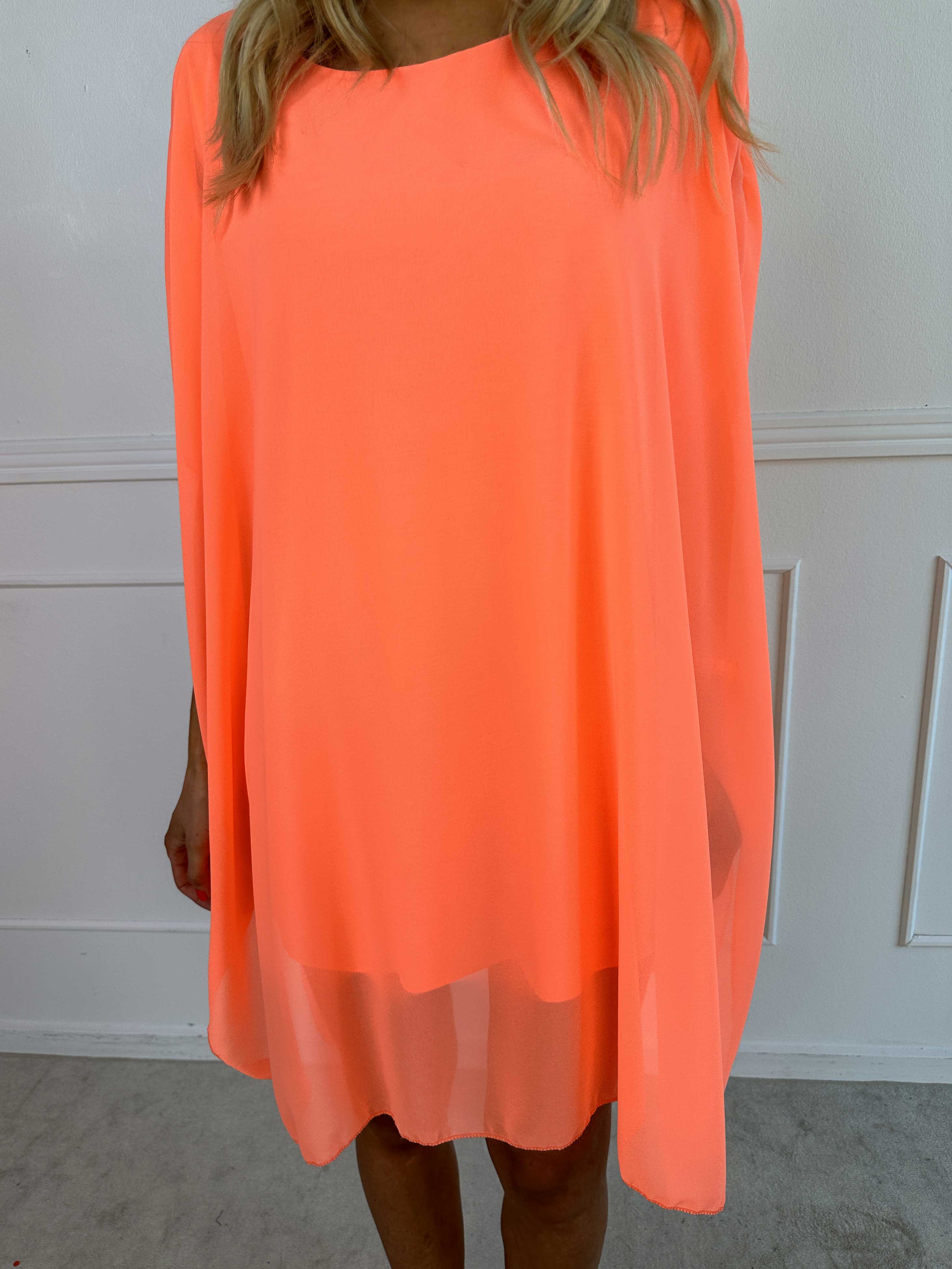 Mirabella Plain - Tunikaklänning med chiffonglager och underkjol i viskos